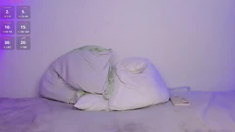 Snapshot of aleja_rossi chatting on January 9, 9:16 pm Aleja online show from January 9, 9:16 pm