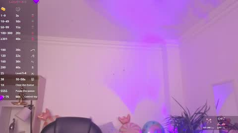 Alejandra online show from June 30, 11:20 am