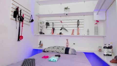 Alejandra online show from October 18, 2:21 pm