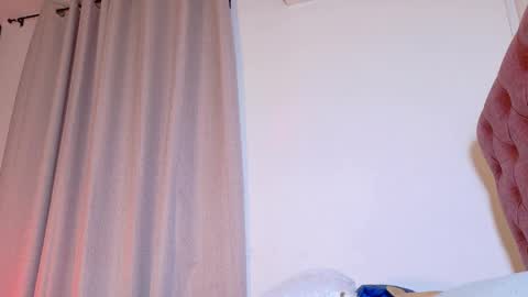 alejandra_dunn1 online show from April 7, 7:27 pm