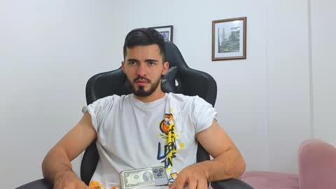 alejandroo_7 online show from February 2, 2:06 am