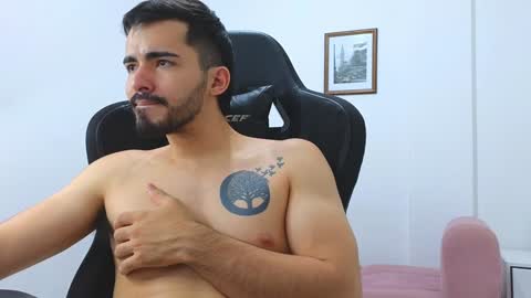 alejandroo_7 online show from January 13, 10:13 pm