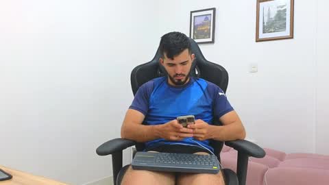 alejandroo_7 online show from January 31, 8:01 pm