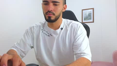 alejandroo_7 online show from January 30, 9:47 pm
