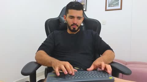 alejandroo_7 online show from February 6, 7:29 pm
