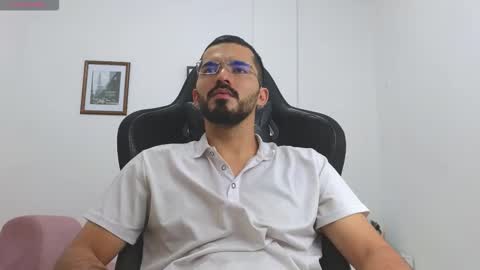 alejandroo_7 online show from December 2, 8:51 pm