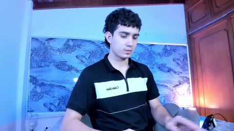 alejo_gray1 online show from December 1, 11:19 am