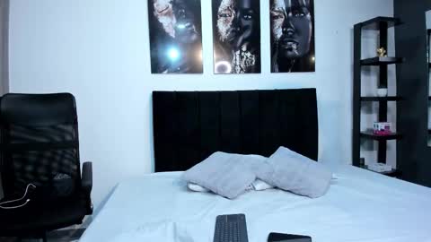 alejo_gray1 online show from January 8, 12:55 pm