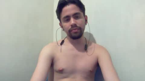 Snapshot of alejo_shy chatting on December 19, 7:07 am alejo_shy online show from December 19, 7:07 am