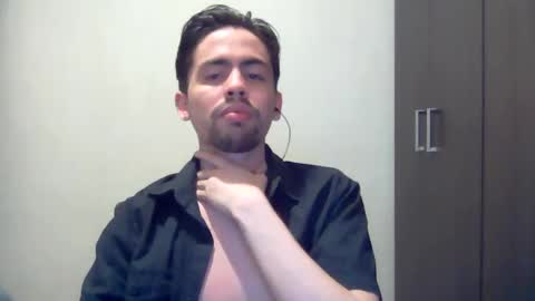 Snapshot of alejo_shy chatting on December 23, 6:11 am alejo_shy online show from December 23, 6:11 am