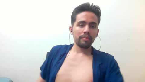 Snapshot of alejo_shy chatting on January 7, 5:54 am alejo_shy online show from January 7, 5:54 am
