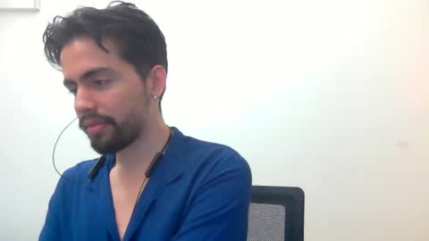 Snapshot of alejo_shy chatting on February 5, 3:55 am alejo_shy online show from February 5, 3:55 am