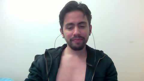 Snapshot of alejo_shy chatting on February 17, 3:15 am alejo_shy online show from February 17, 3:15 am