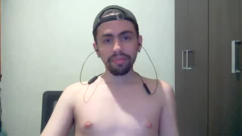 Snapshot of alejo_shy chatting on December 16, 5:17 am alejo_shy online show from December 16, 5:17 am