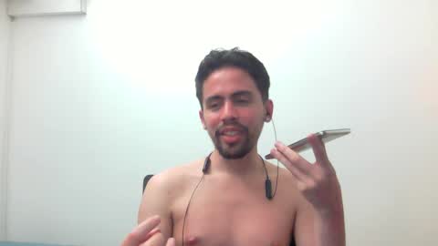 Snapshot of alejo_shy chatting on January 11, 2:41 am alejo_shy online show from January 11, 2:41 am