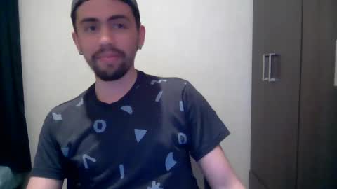 Snapshot of alejo_shy chatting on December 17, 4:34 am alejo_shy online show from December 17, 4:34 am