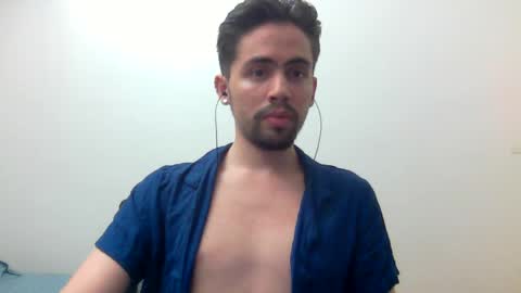 Snapshot of alejo_shy chatting on January 7, 2:53 am alejo_shy online show from January 7, 2:53 am