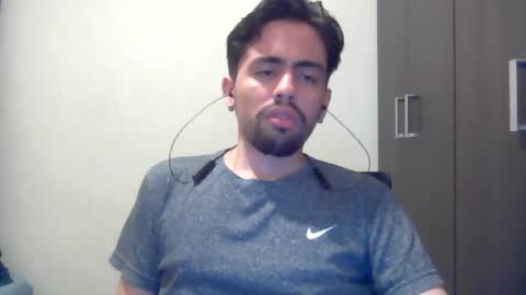 Snapshot of alejo_shy chatting on December 15, 4:07 am alejo_shy online show from December 15, 4:07 am