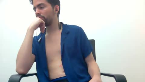 Snapshot of alejo_shy chatting on February 5, 6:56 am alejo_shy online show from February 5, 6:56 am