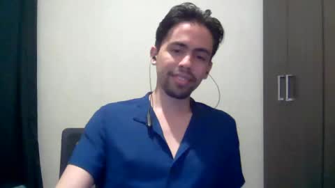 Snapshot of alejo_shy chatting on December 25, 4:33 am alejo_shy online show from December 25, 4:33 am