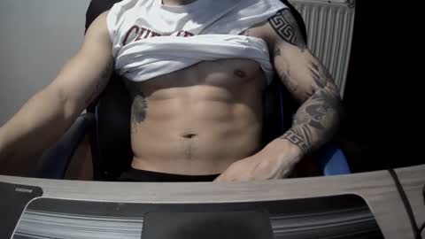 alejoduarte16 online show from April 25, 2:14 pm