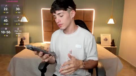 ALejoo Saenz online show from April 18, 5:53 am