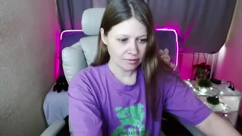 Snapshot of alekasamui chatting on February 5, 4:37 am Aleksa online show from February 5, 4:37 am