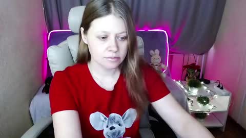 Snapshot of alekasamui chatting on February 17, 4:53 am Aleksa online show from February 17, 4:53 am