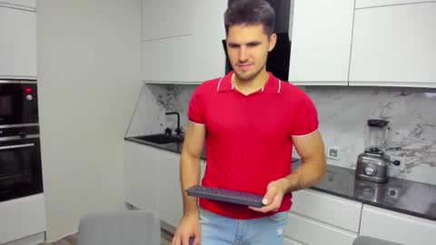 aleks_brown online show from October 14, 4:32 pm