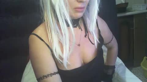 Snapshot of alenablack chatting on February 2, 12:19 am Luly online show from February 2, 12:19 am