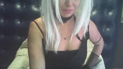 Snapshot of alenablack chatting on February 7, 3:13 am Luly online show from February 7, 3:13 am