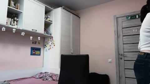 Nora online show from April 17, 3:14 pm