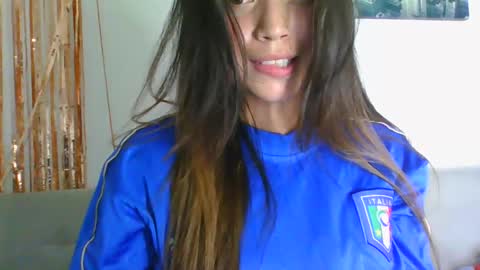 QUEEN OFF MILk  IM BACK  15 NOV online show from November 14, 1:30 am