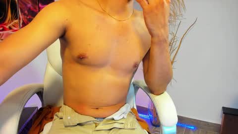 Snapshot of alessandro__wye chatting on February 27, 5:40 am ALESSANDRO WYE online show from February 27, 5:40 am
