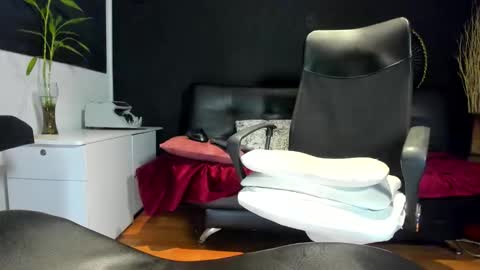 ALESSANDRO  WYE online show from October 21, 3:00 am