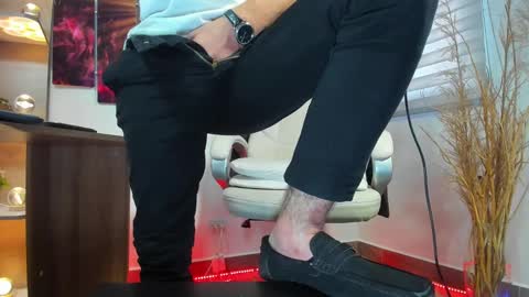 Snapshot of alessandro__wye chatting on February 17, 2:06 pm ALESSANDRO WYE online show from February 17, 2:06 pm