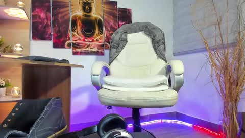 Snapshot of alessandro__wye chatting on February 6, 2:33 am ALESSANDRO WYE online show from February 6, 2:33 am