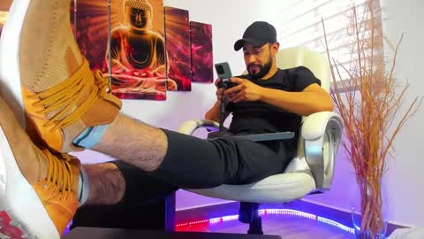 Snapshot of alessandro__wye chatting on February 25, 6:01 pm ALESSANDRO WYE online show from February 25, 6:01 pm