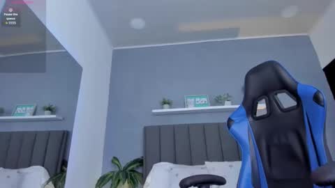 A L E S S I A online show from February 19, 9:25 pm