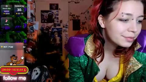 alex_howell online show from December 15, 8:05 pm