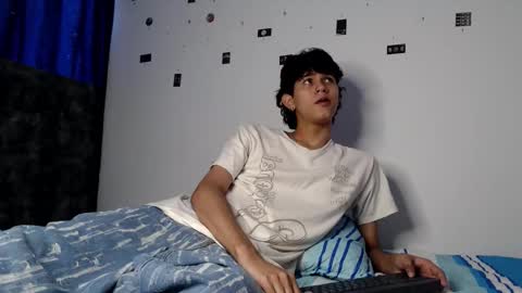 alex_mark_ online show from May 14, 5:55 pm