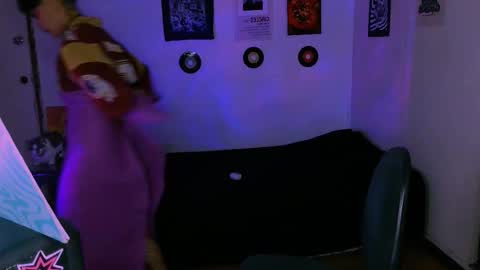 Alex online show from December 5, 1:49 am