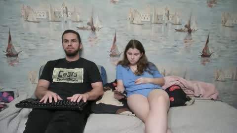 Alex and Sarah online show from October 8, 7:53 pm
