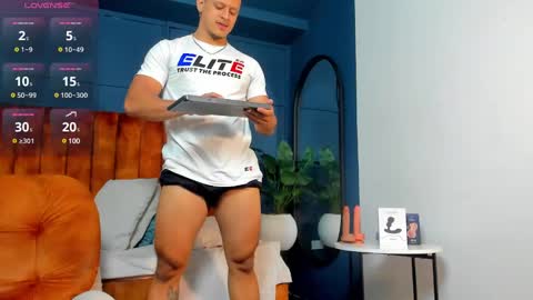 Snapshot of alex_tower chatting on December 18, 6:46 pm Alex Towers online show from December 18, 6:46 pm