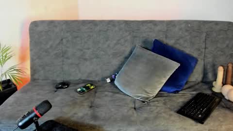 Alex Woll online show from October 19, 8:19 am