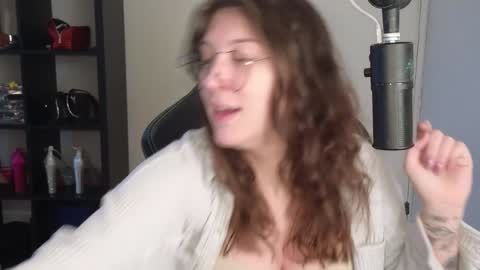 dont be afraid to click social media link its  working  just click on that  online show from December 16, 8:48 pm