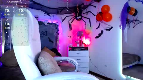 Alexa Moon online show from October 22, 5:47 pm