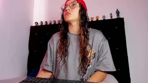 alexandra clauss online show from March 22, 7:07 pm