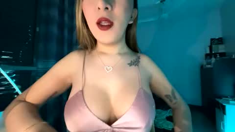 adrianagreyson online show from February 16, 3:21 pm