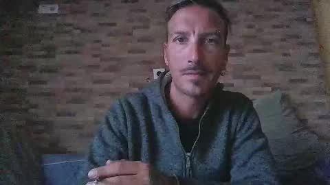 Snapshot of alexdelarge23 chatting on October 17, 8:40 am alexdelarge23 online show from October 17, 8:40 am